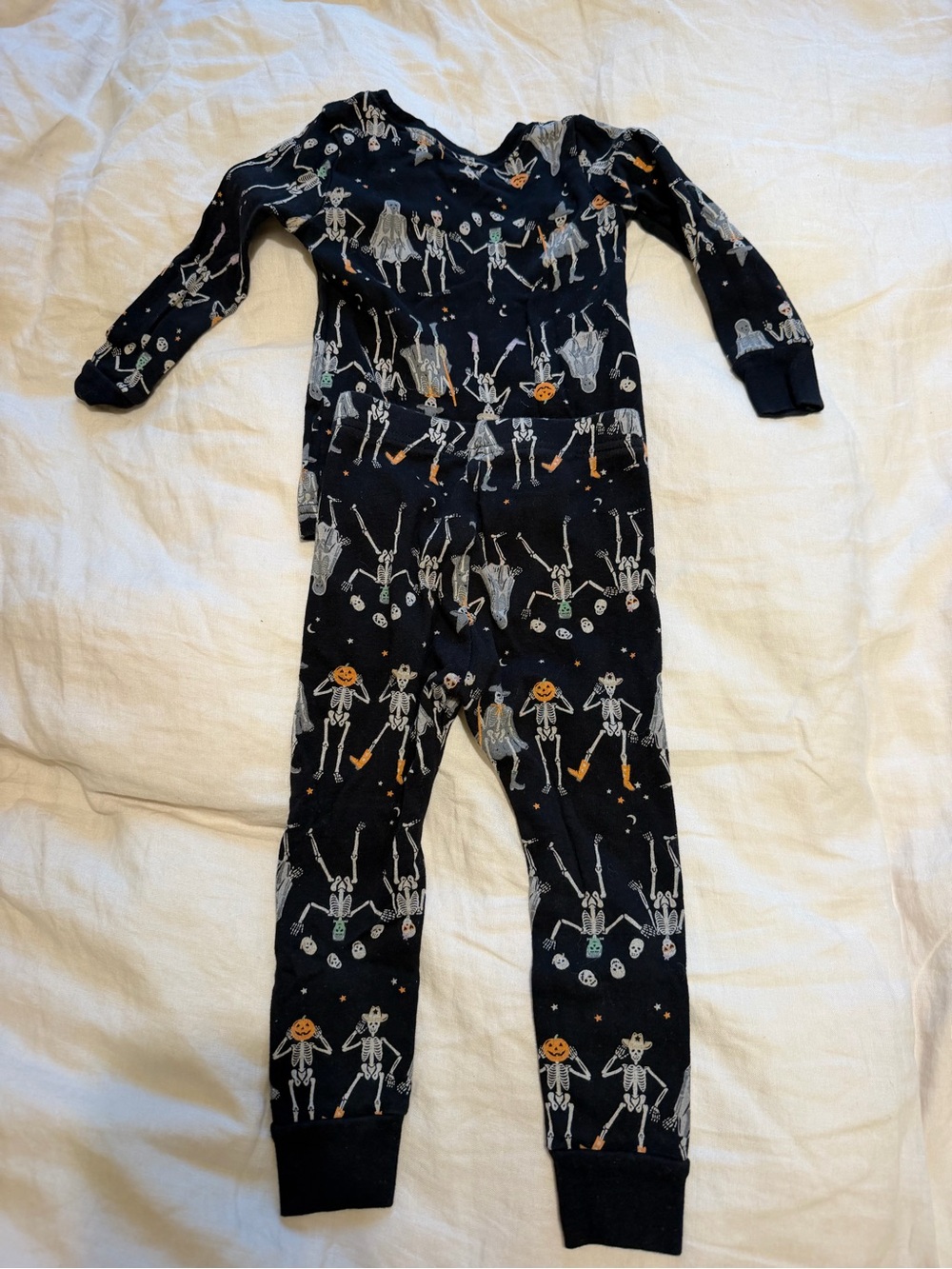 Old Navy Black Skeleton & Halloween Print pajamas -2T - Picture 2 of 3